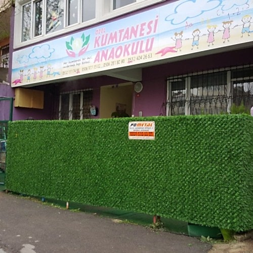 Anaokulu önün çim çit ile kaplanması