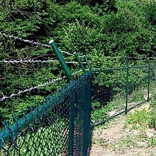 Boru direkli tel çit üzerine dikenli tel