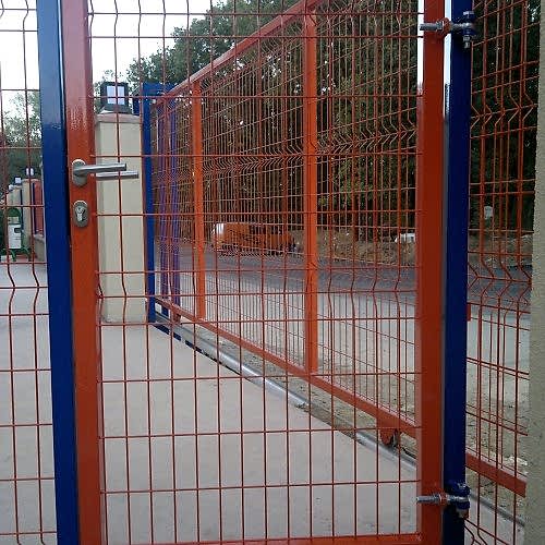 Açılır okul giriş kapısı