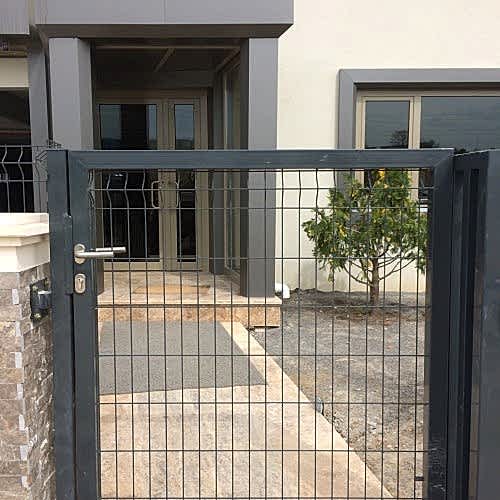 Açılır personel giriş kapısı